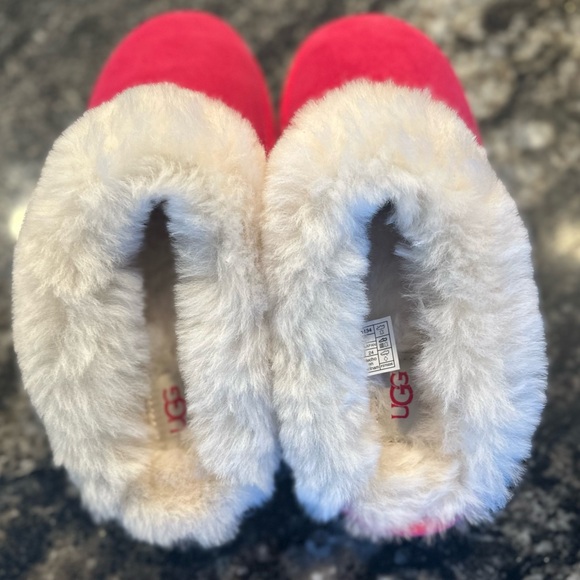 UGGs Slippers - Picture 3 of 7
